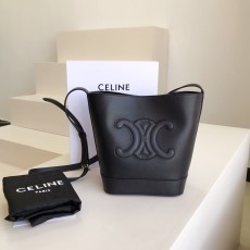 [CELINE-셀린느] 셀린느 미디엄  버킷 퀴르 트리옹프 스무스 카프스킨 블랙