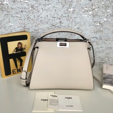 펜디 FENDI 피카부 에센셜 핸드백